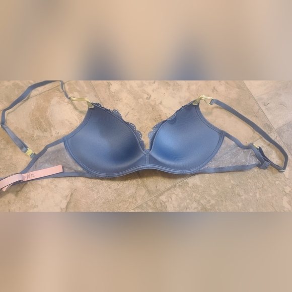 Victoria’s Secret Wireless Lace Push-Up Bra (NWOT) - Picture 5 of 8